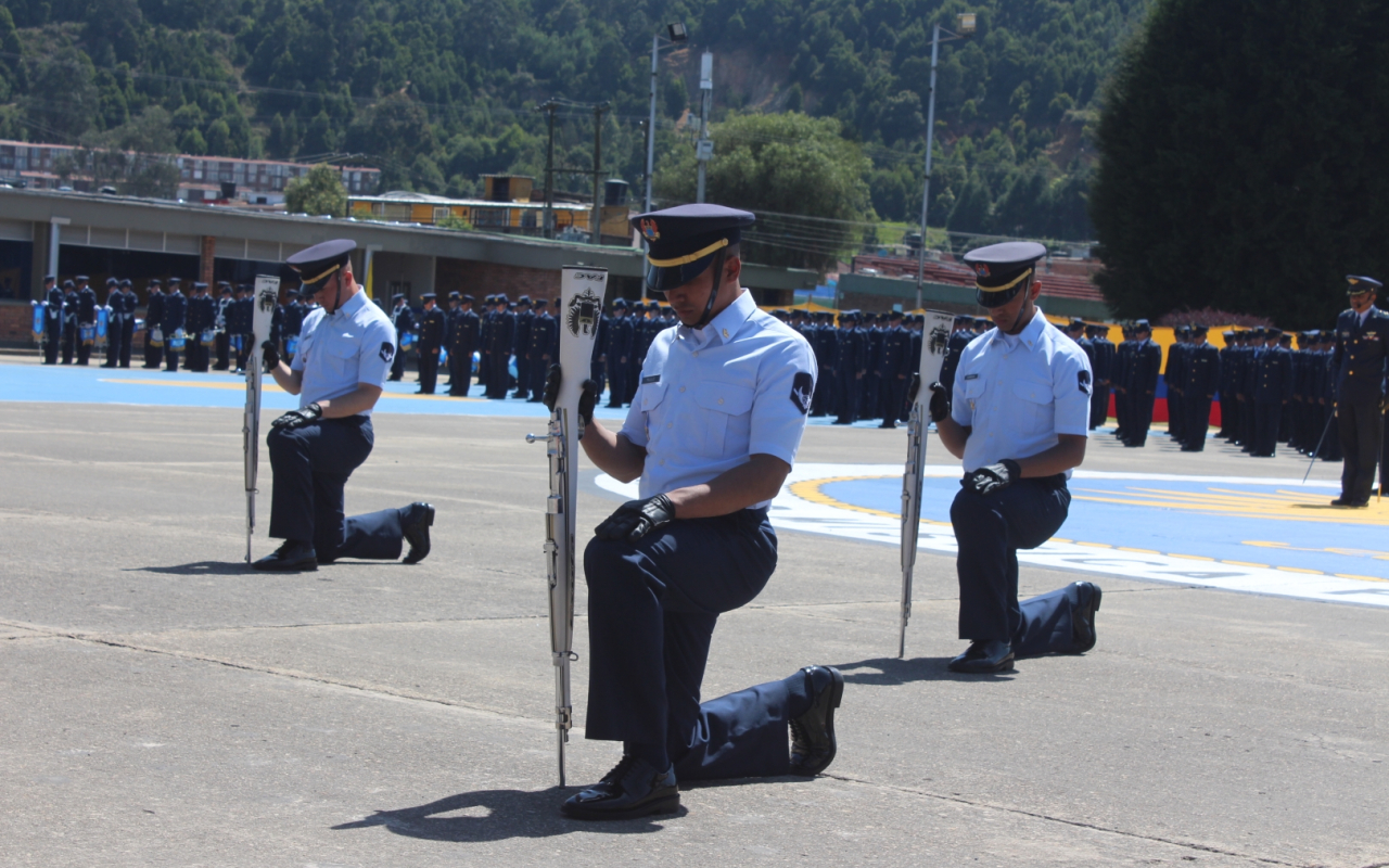 Ascenso de Aerotécnicos Bienvenidos a su Fuerza Aérea Colombiana