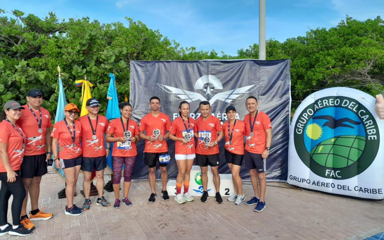 ASÍ VIVIÓ LA CARRERA CORRE COMO EL VIENTO SU FUERZA AEROESPACIAL