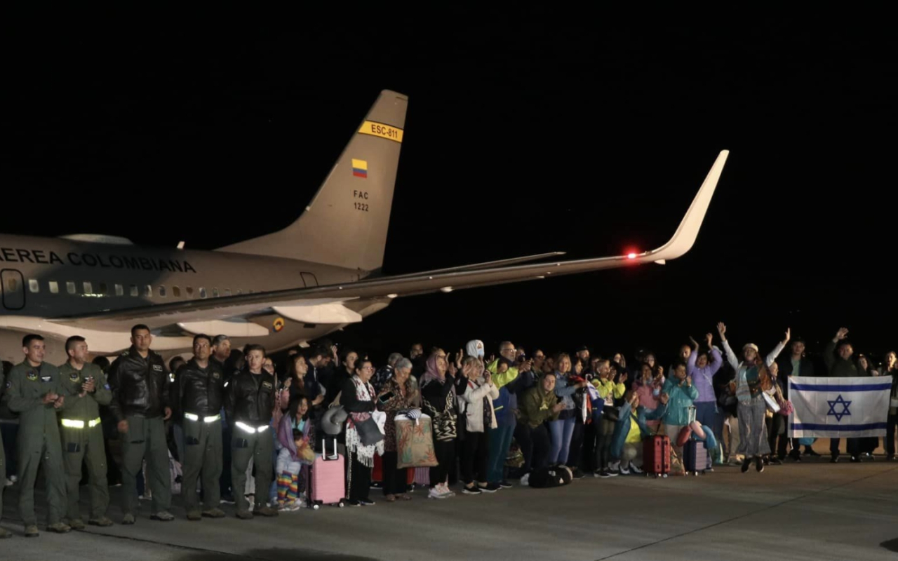 La Fuerza Aeroespacial Colombiana en una misión humanitaria