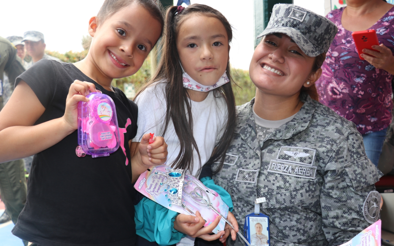 Entrega regalos Fuerza Aérea Colombiana en el territorio nacional. Operación Gratitud 2022
