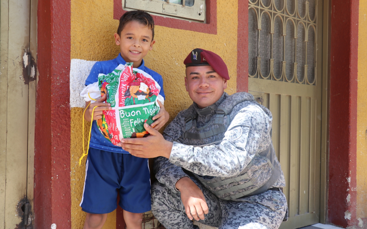 Entrega regalos Fuerza Aérea Colombiana en el territorio nacional. Operación Gratitud 2022