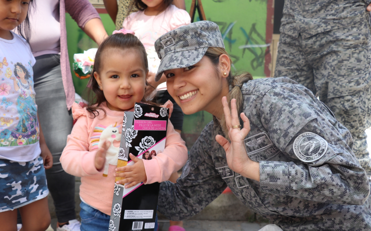 Entrega regalos Fuerza Aérea Colombiana en el territorio nacional. Operación Gratitud 2022