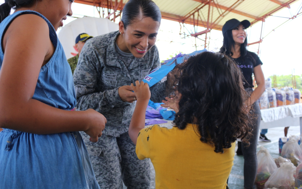 Entrega regalos Fuerza Aérea Colombiana en el territorio nacional. Operación Gratitud 2022