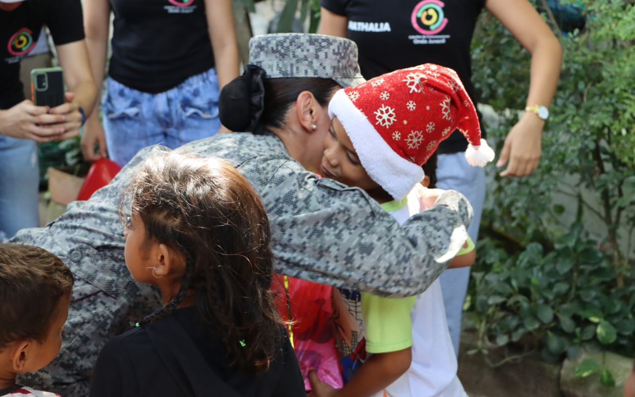 Entrega regalos Fuerza Aérea Colombiana en el territorio nacional. Operación Gratitud 2022