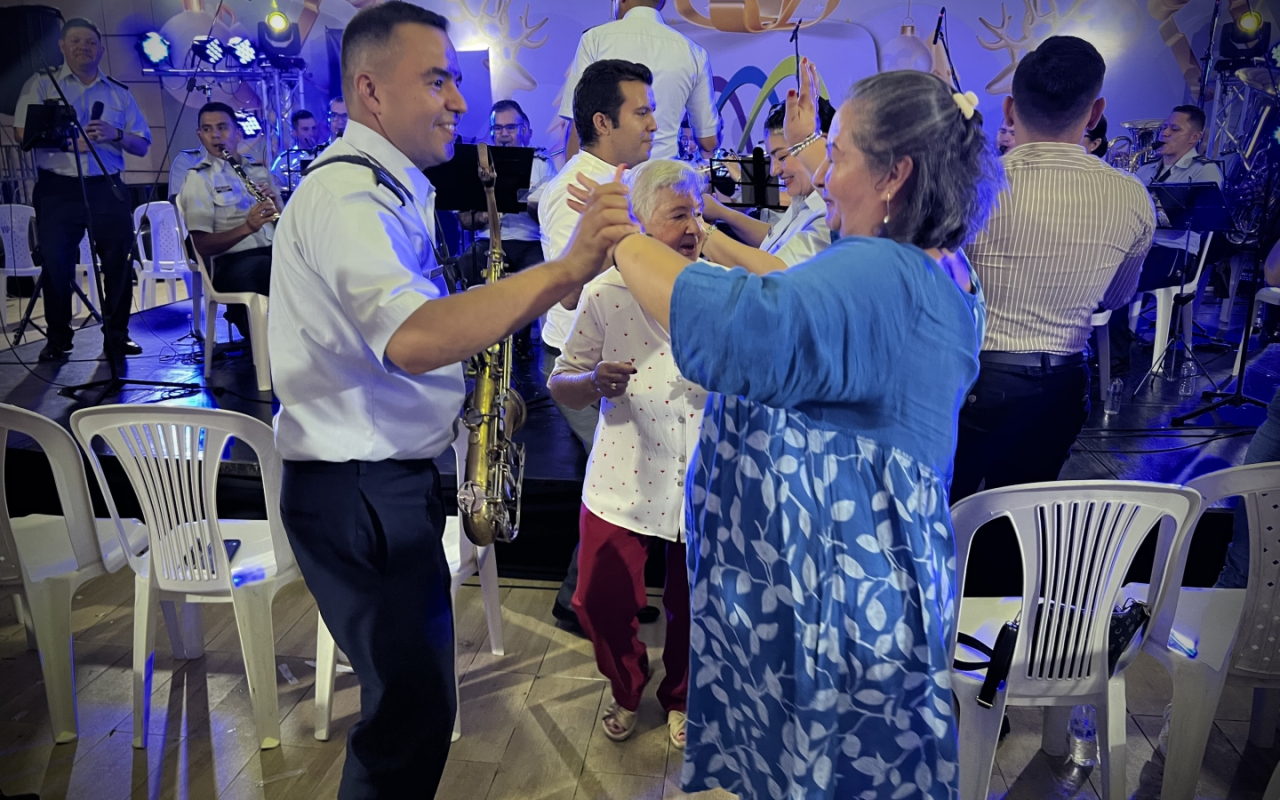 Entrega regalos Fuerza Aérea Colombiana en el territorio nacional. Operación Gratitud 2022