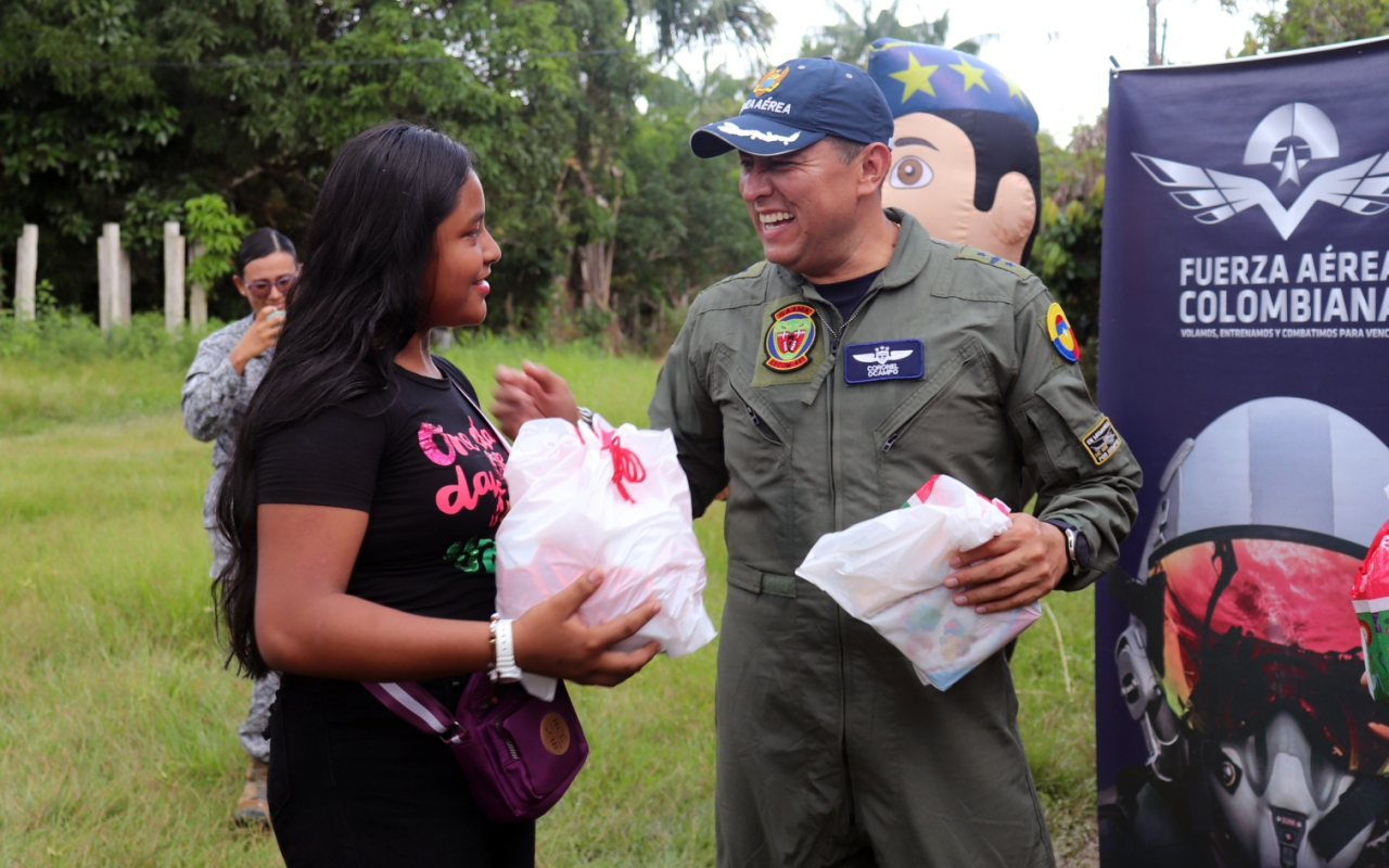 Entrega regalos Fuerza Aérea Colombiana en el territorio nacional. Operación Gratitud 2022