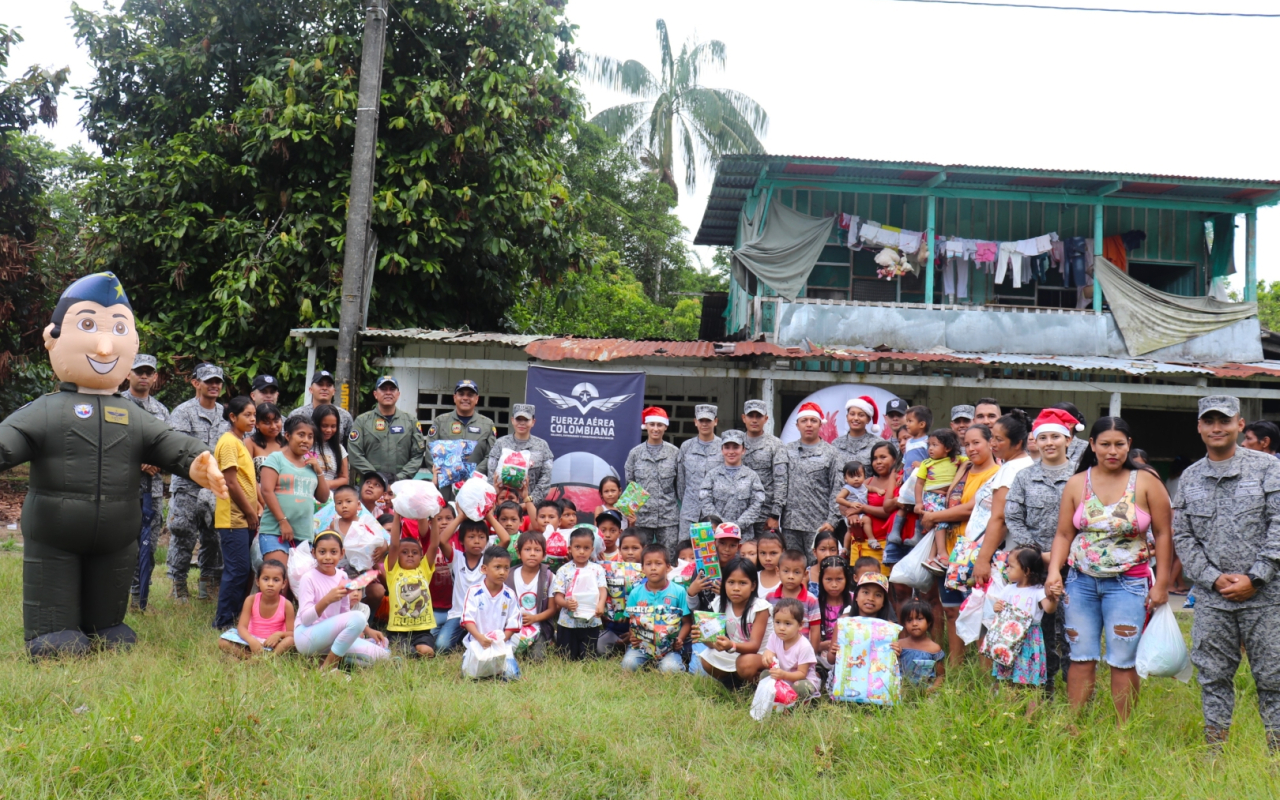Entrega regalos Fuerza Aérea Colombiana en el territorio nacional. Operación Gratitud 2022