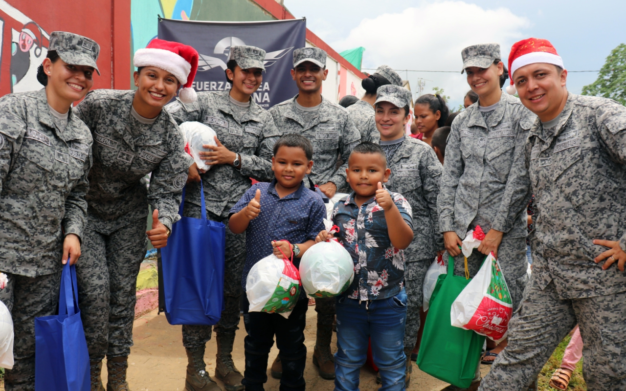 Entrega regalos Fuerza Aérea Colombiana en el territorio nacional. Operación Gratitud 2022