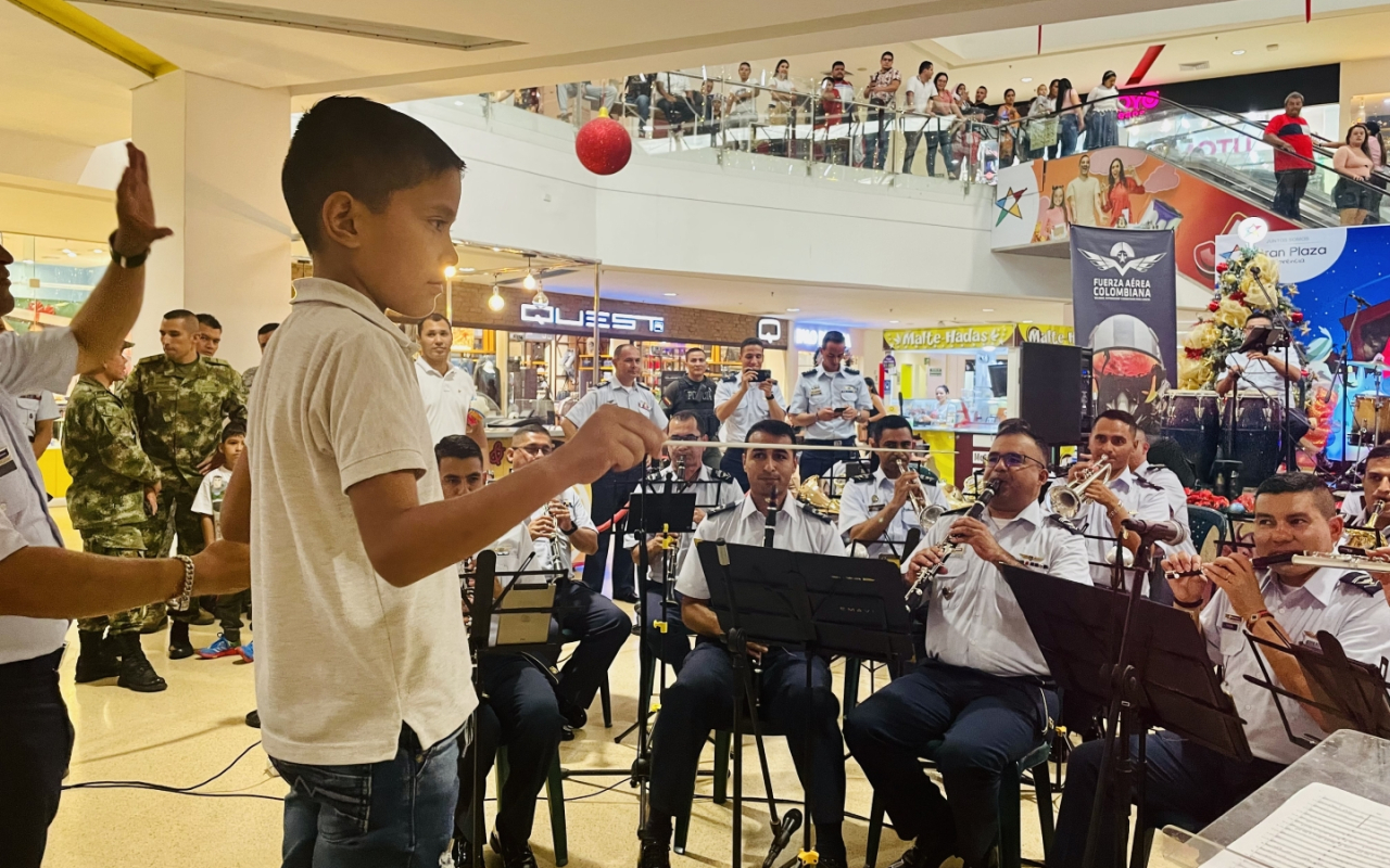 Entrega regalos Fuerza Aérea Colombiana en el territorio nacional. Operación Gratitud 2022