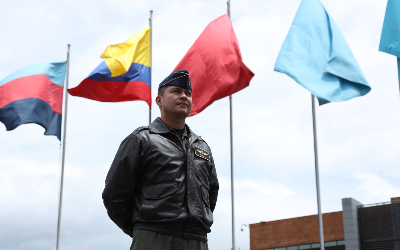 VIBRAMOS CON EL TRICOLOR COLOMBIANO
