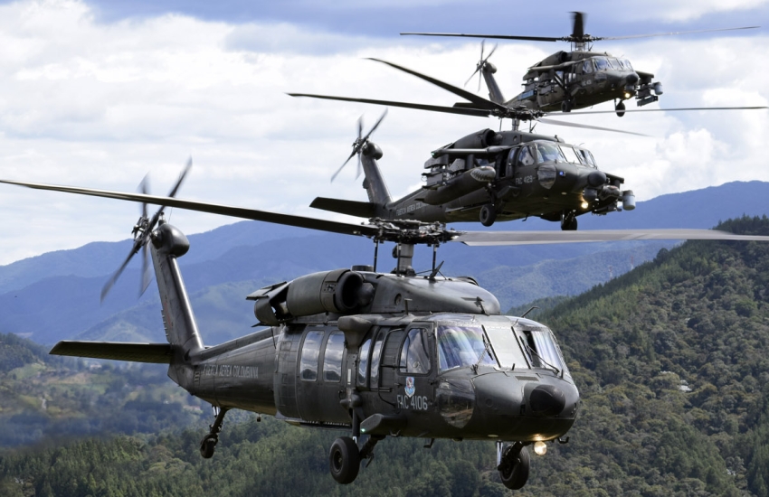 Helicópteros UH-60 Arpía y Ángel en formación