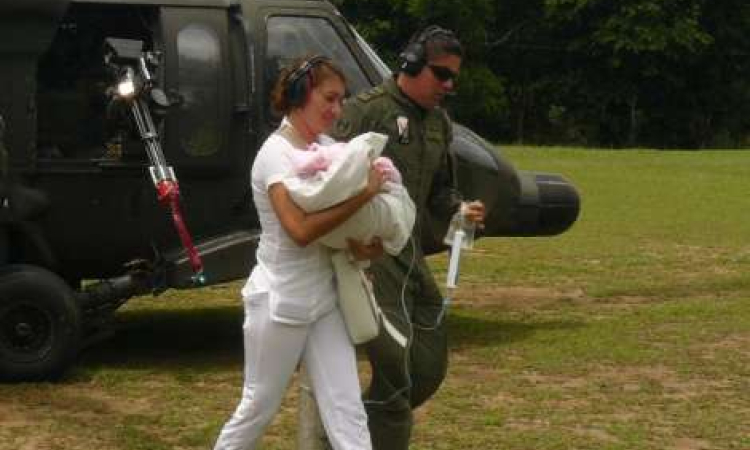 Fuerza Aérea y Ejército Nacional realizan evacuación de recién nacida