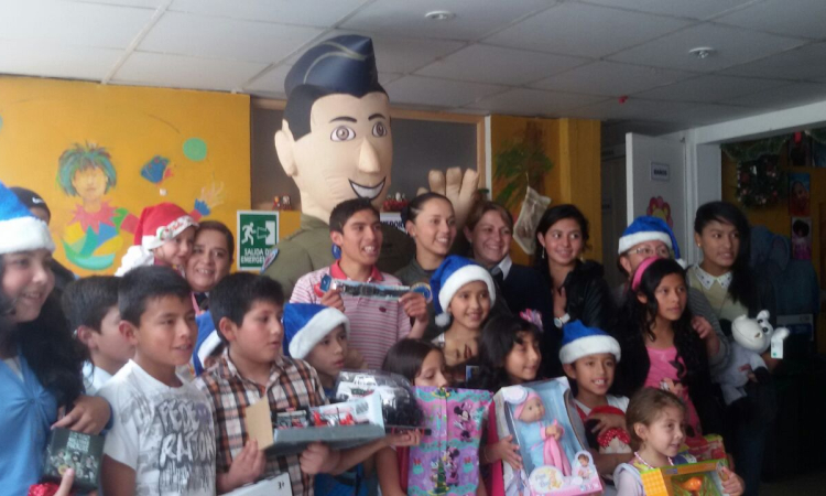 Más de cuatrocientos regalos entregará la Fuerza Aérea Colombiana a niños de escasos recursos en Bogotá 