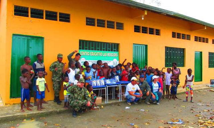 Espaldarazo de la Fuerza Aérea Colombiana a la educación en Las Mercedes, Chocó