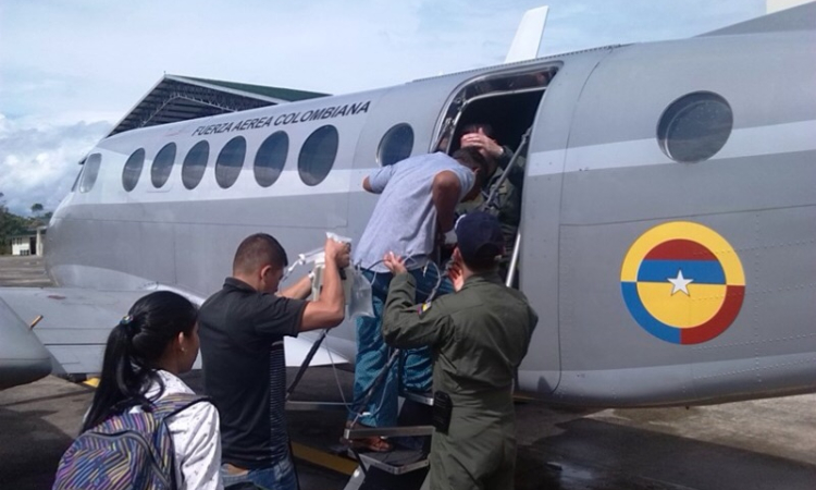  Fuerza Aérea Colombiana traslada a hombre indígena con complicaciones cardiacas desde Leticia