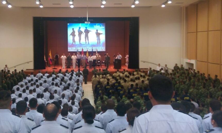 Presidente Santos y Cúpula Militar visitan la EMAVI