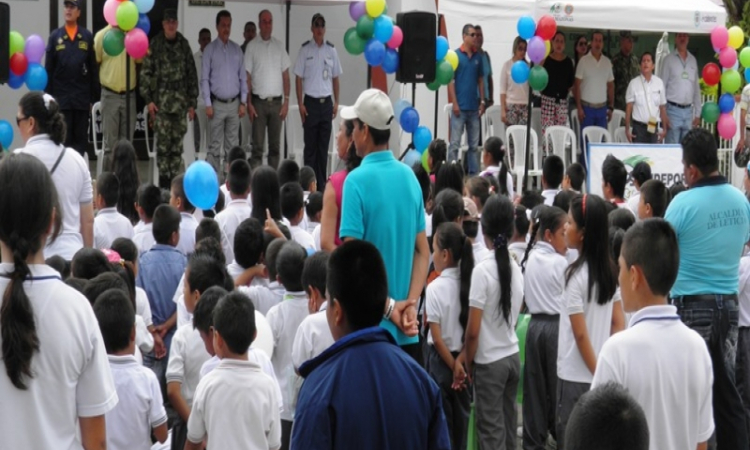 Fuerza Aérea Colombiana acompañó a la población infantil del Amazonas en inauguración del mes de la niñez
