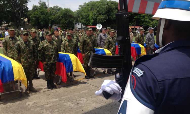 En la Escuela Militar de Aviación “Marco Fidel Suárez” se despidió con honores a militares asesinados en el Cauca