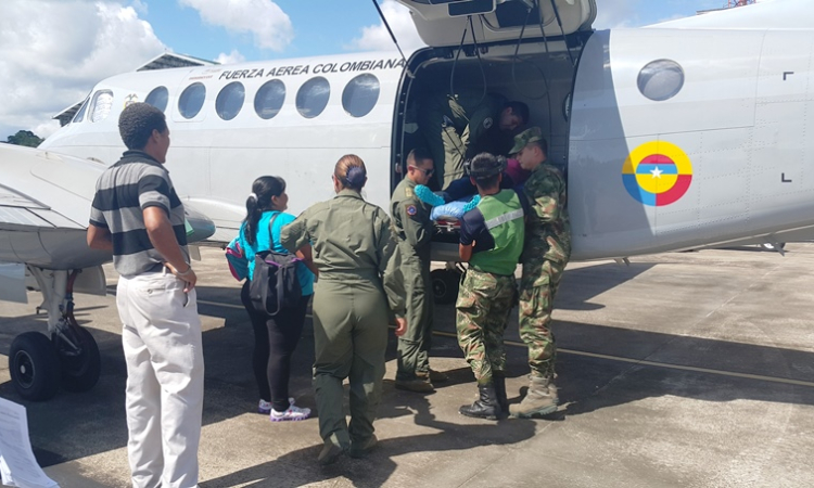 Niña de 15 años es evacuada desde Leticia en un avión ambulancia de la Fuerza Aérea