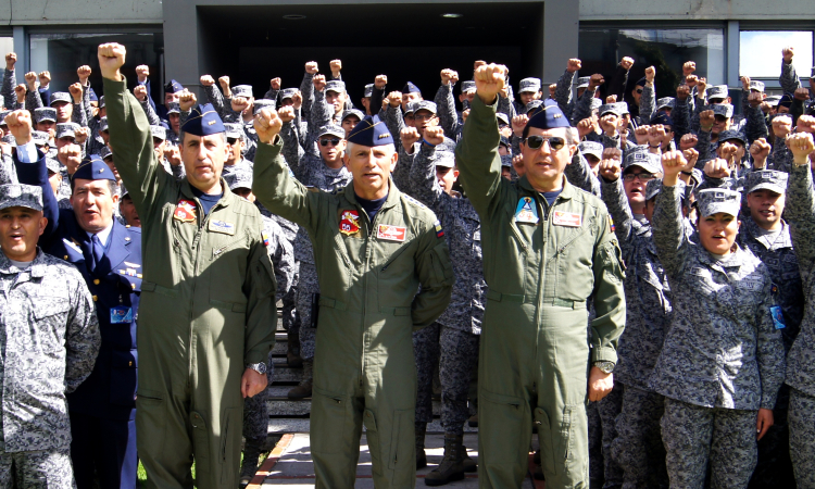 El Comando de la Fuerza Aérea Colombiana despide a tres Caballeros del Aire 