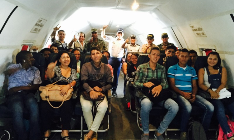 Fuerza Aérea Colombiana lleva a los 24 mejores estudiantes del Vichada a conocer la capital antioqueña