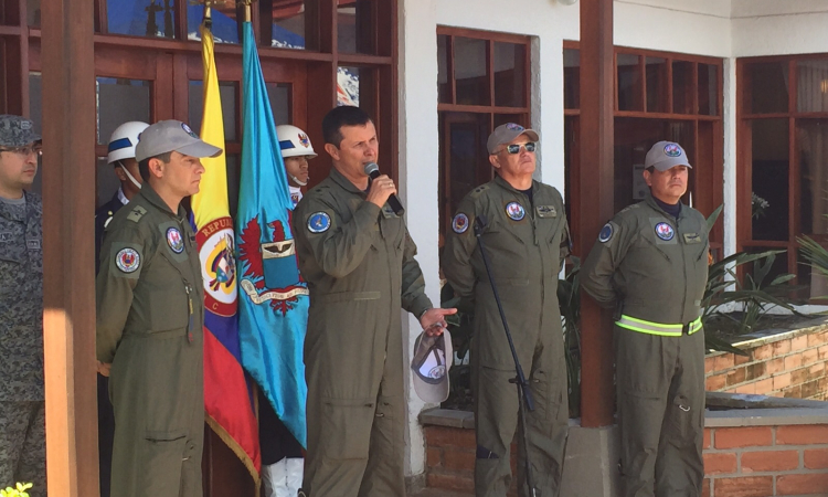 Commandant de la Force Aérienne salue les participants de « Ange des Andes »