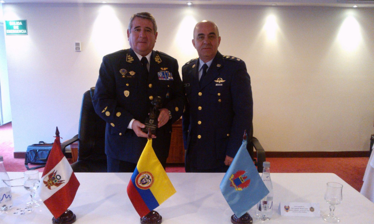 La I réunion des Chefs d’État-Major de la Force Aérienne du Pérou et la Force Aérienne Colombienne se termine