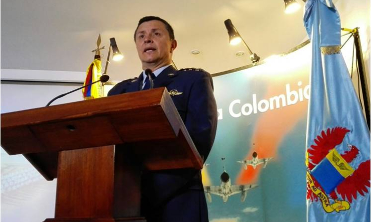 Comandante Fuerza Aérea entregó informe final de la investigación del CN-235 FAC 1261