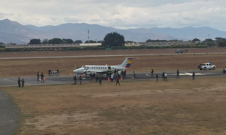Dans le cadre de l’exercice « Andes I », la Force Aérienne Colombienne effectue un simulacre d’interception et d’immobilisation d’un aéronef équatorien essayant d’entrer dans notre pays