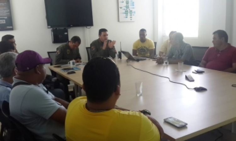 Grupo Aéreo del Amazonas lidera reunión de seguimiento para vía de acceso al barrio San Miguel