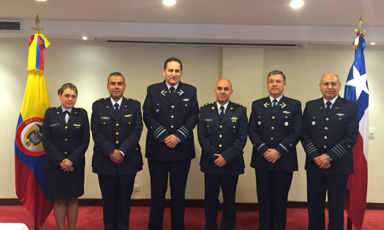 Fuerzas aéreas de Colombia y Chile revisan Memorando de Cooperación Internacional