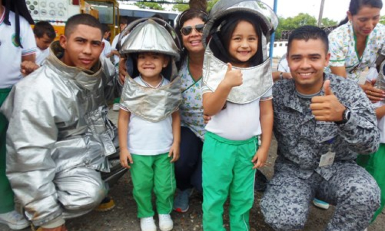 Niños del Instituto Santa Teresita visitaron la Base Aérea en Puerto Salgar