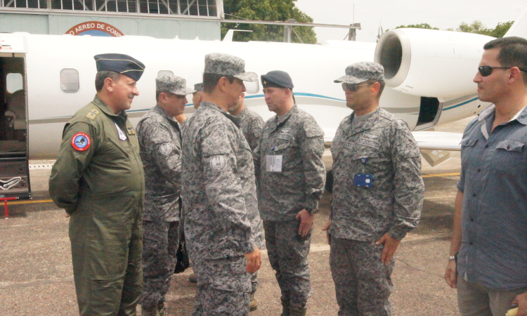 Commandant de l’Institution visite le Commandement Aérien de Combat N°1 – CACOM-1