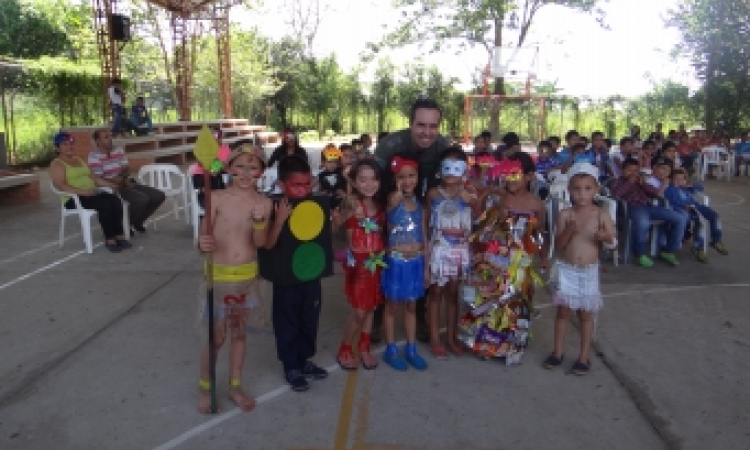 GACAS festeja el día del niño en el barrio la Esmeralda