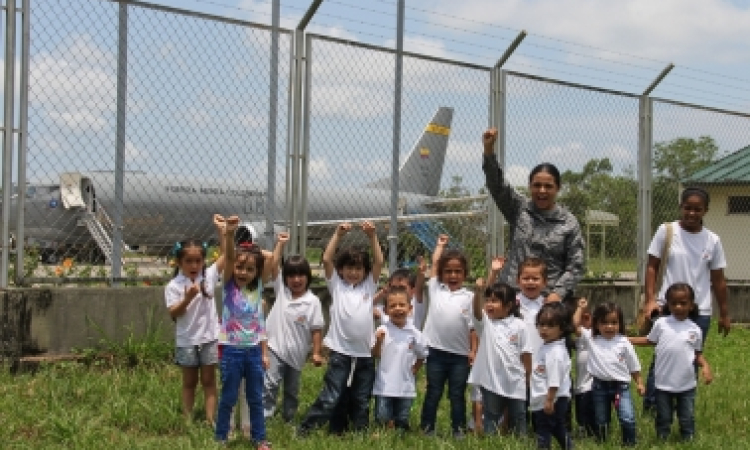 Grupo Aéreo del Amazonas recibió la visita de niños y niñas del Jardín Magic Place