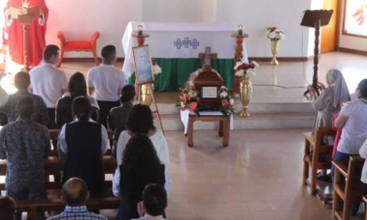 Visita de las reliquias de la Santa Madre Laura Montoya al CACOM 5