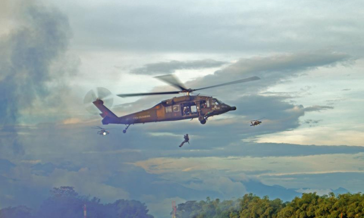 Espectacular simulacro de operaciones aéreas con motivo de los 96 Años de la Fuerza Aérea 