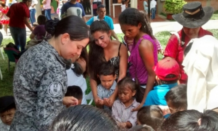 El Grupo Aéreo del Casanare se comprometió con los niños del ICBF