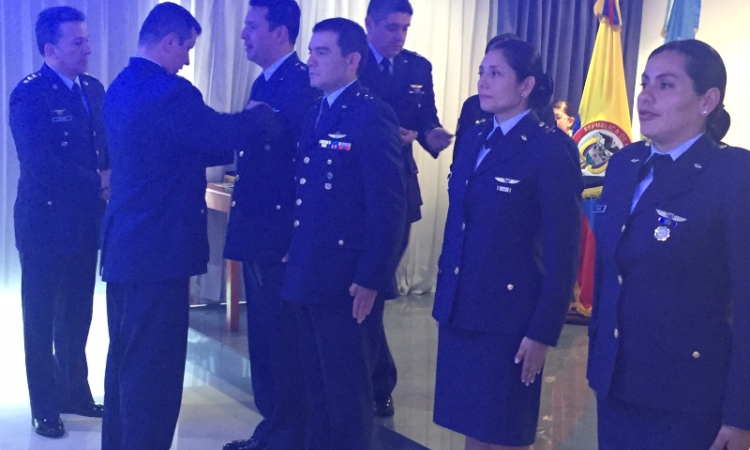 Comandante de la Fuerza premia la Seguridad Operacional