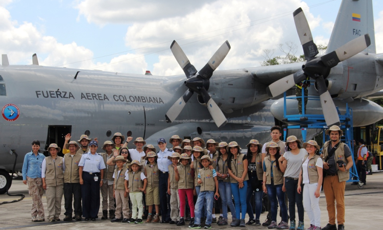 Fuerza Aérea Colombiana transporta a niños de la Fundación Santa Alianza hacia el Amazonas