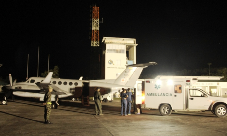 Fuerza Aérea traslada a Suboficial de la Armada Nacional y a un Soldado del Ejército desde Leticia