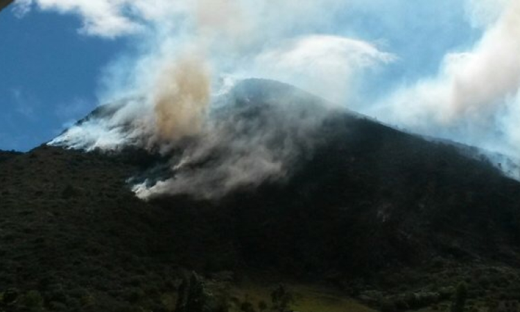 Force Aérienne continue à soutenir la lutte contre l’incendie à Guatavita