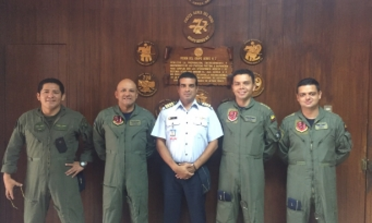 Pilotos de la Fuerza Aérea Colombiana y Peruana fortalecen vínculos en intercambios de doctrina aeronáutica