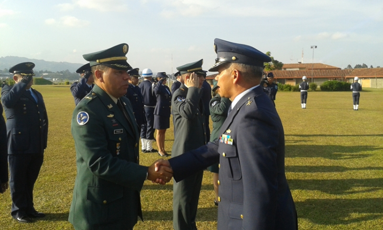 Oficiales Profesionales de la Reserva ascienden en una Ceremonia Púrpura