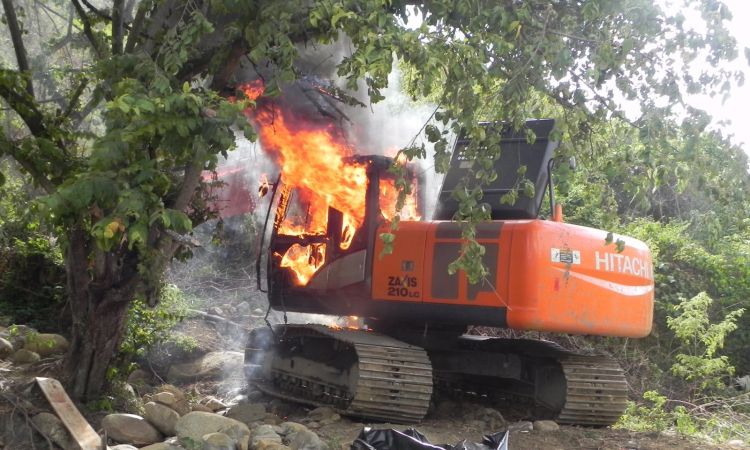 Fuerzas Militares propinan duro golpe contra la minería criminal en Cauca