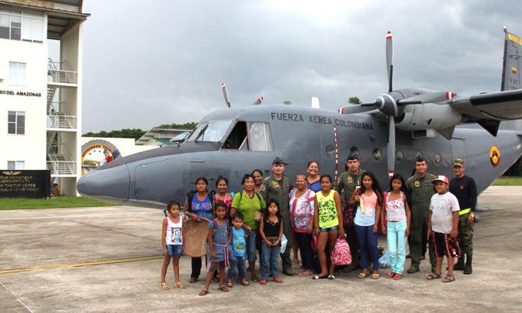 Grupo Aéreo del Amazonas brinda apoyo a familias indígenas