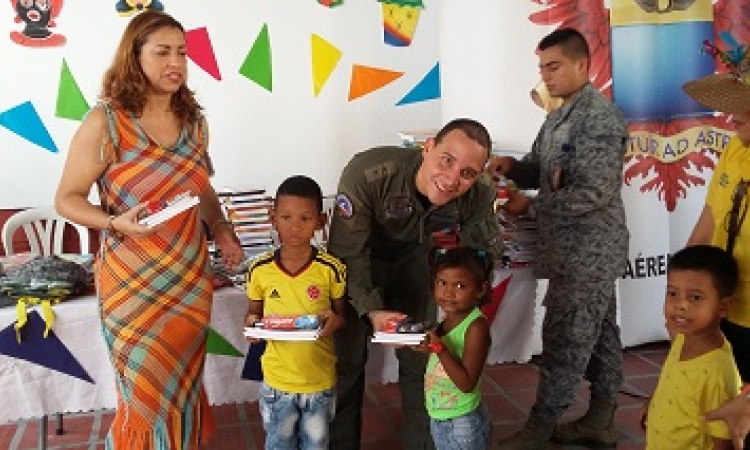 Fuerza Aérea apoya la educación de niños de escasos recursos 