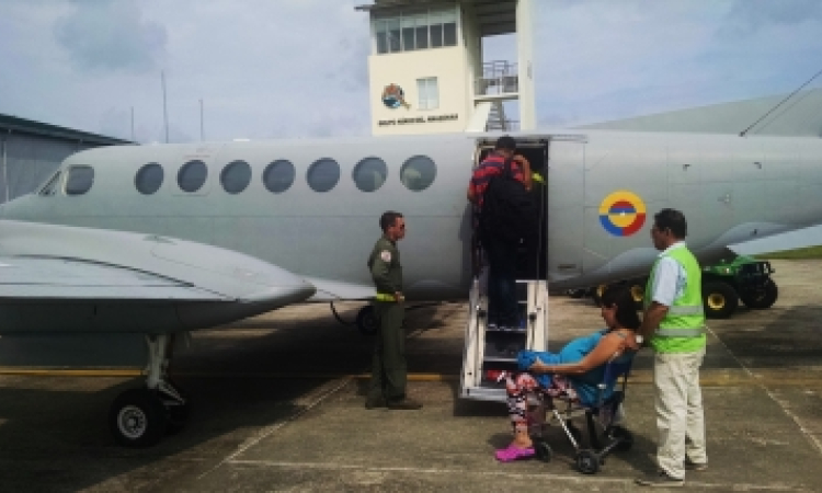 Mujer gestante con complicaciones en su embazo gemelar fue trasladada desde Leticia