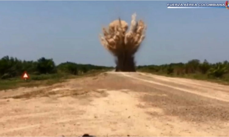 Fuerza Aérea destruye pistas al servicio del narcotráfico