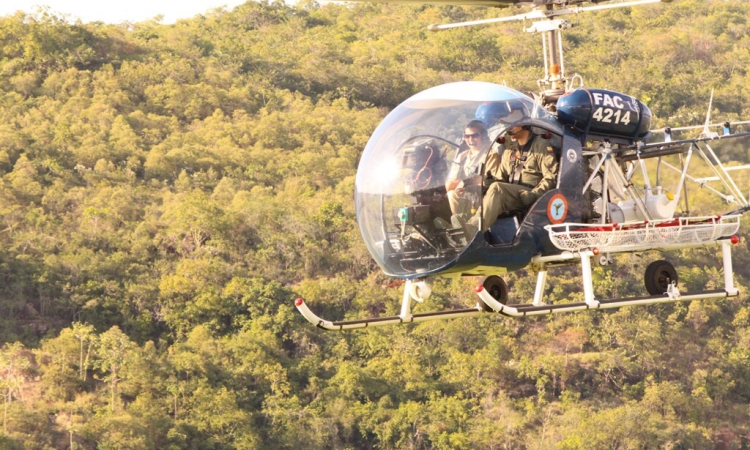 Helicóptero OH-13 volará en Aniversario del Comando Aéreo de Combate No. 4 